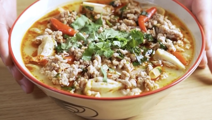 Authentic Thai Tom Yum Meat Foam Soup