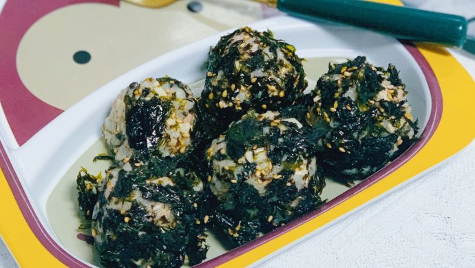Tuna rice balls are a must-have staple food for Korean fast food