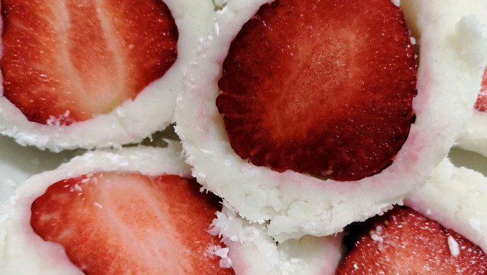 Japanese cuisine daifuku strawberry