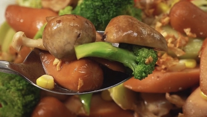 Authentic Thai sausage stir-fried seasonal vegetables