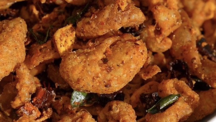 Thai spicy fried chicken skin