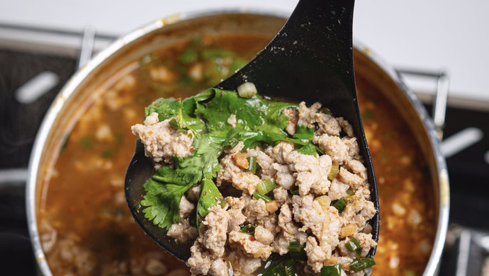 Thai cuisine hot and sour pork foam soup