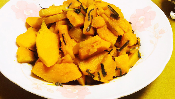 Stir-fried Japanese pumpkin with chives