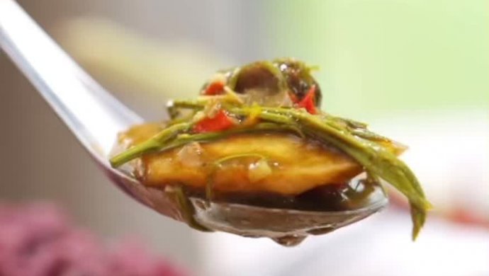 Thai gourmet mushroom and vegetable soup