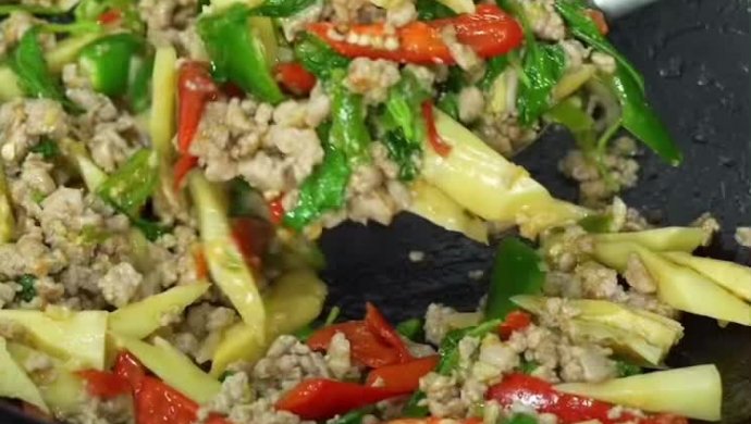 Thai dish fried pork and bamboo shoots