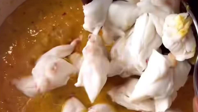 Thai curry crab meat rice noodles