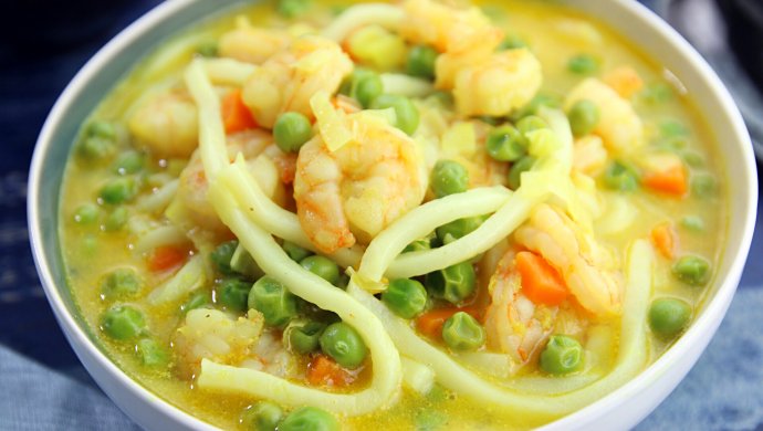 Cooking  curry seafood udon