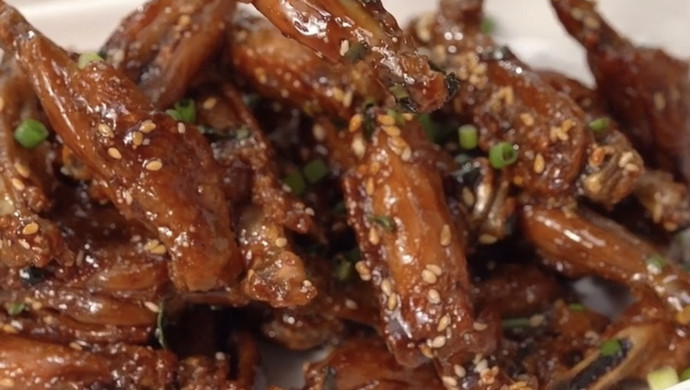 Thai sweet fried chicken wings