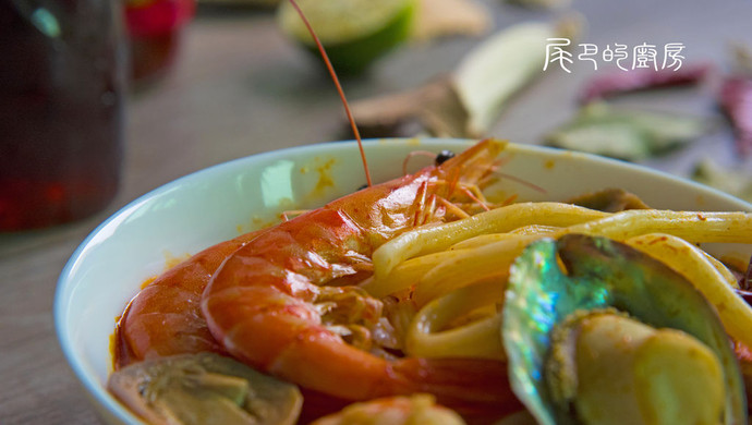 Thai tom yum noodle soup