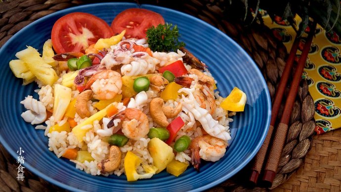 【Thai Classic Seafood Pineapple Fried Rice】