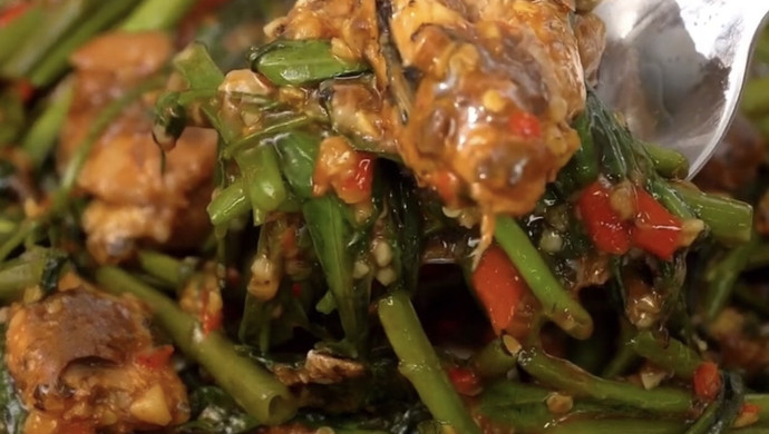 Stir-fried water spinach with canned Thai fish