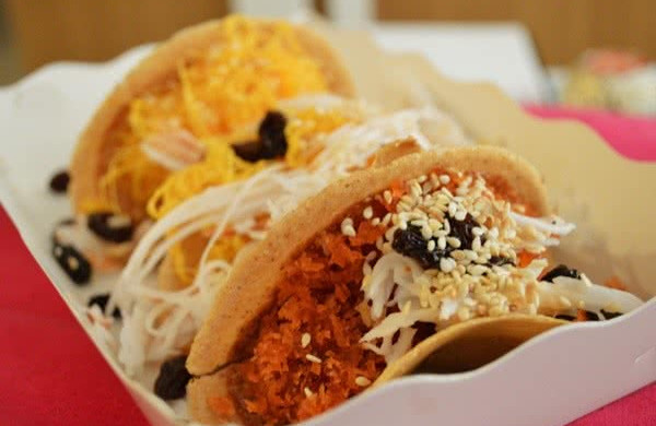 Khanom Bueang Thai crepes