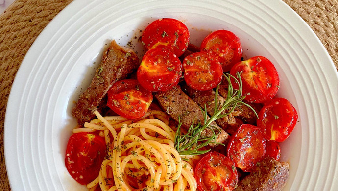 Pasta with tomato steak