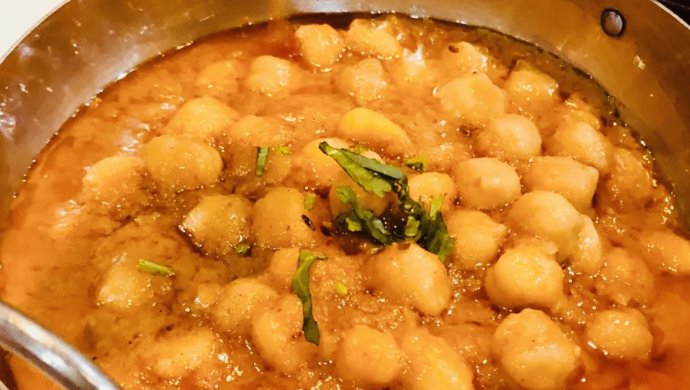 Reduced fat cuisine - chickpea braised beef brisket