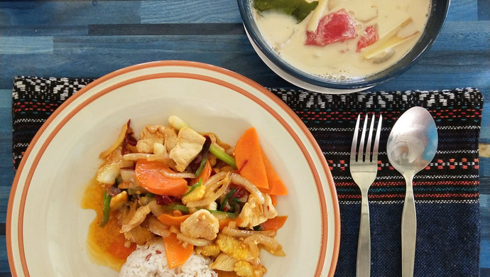 Thai Cooking School - Thai Cashew Chicken (Simple and Delicious Authentic Thai Food~)