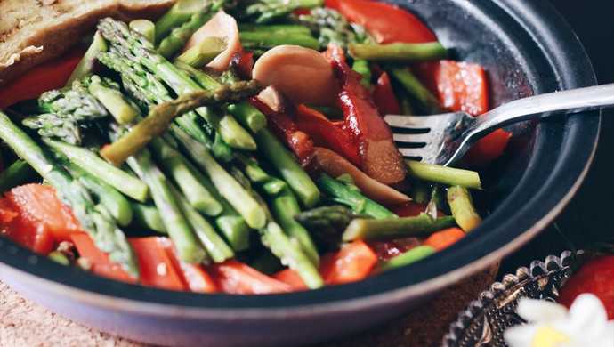 Bacon asparagus tagine dish