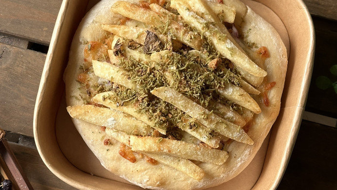 Dubai fries pizza
