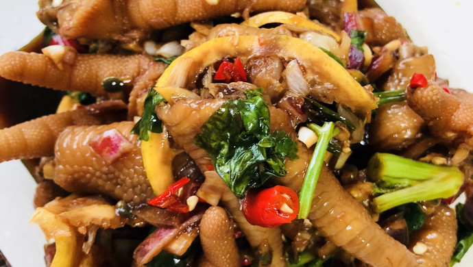 Thai cold chicken feet