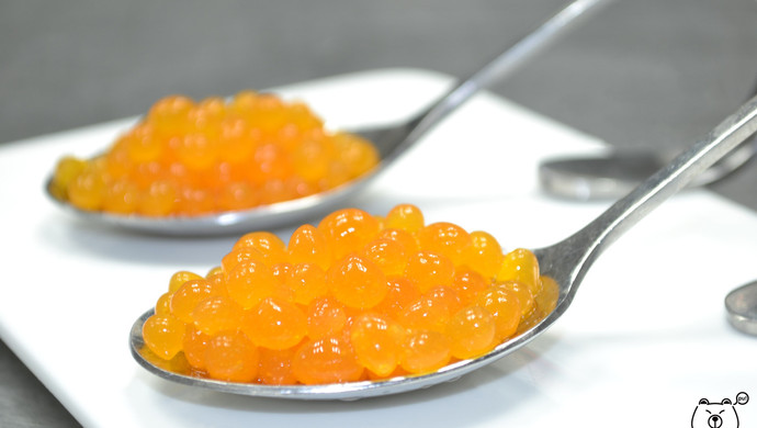 Molecular cuisine Mango-flavored popping pearls