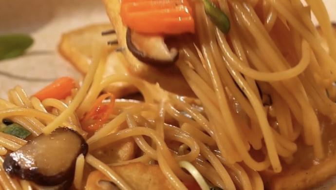 Stir-fried pasta with vegetables in Thailand