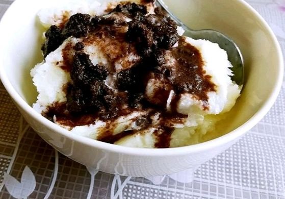 Chocolate lid ice cream dish