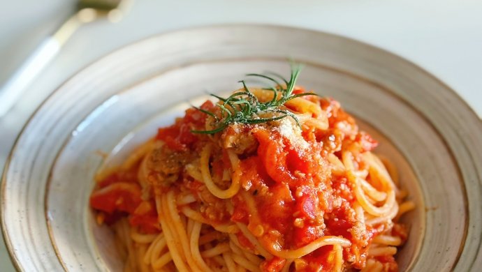 Pasta with tomato bolognese