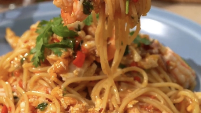 Thai seafood stir-fried pasta