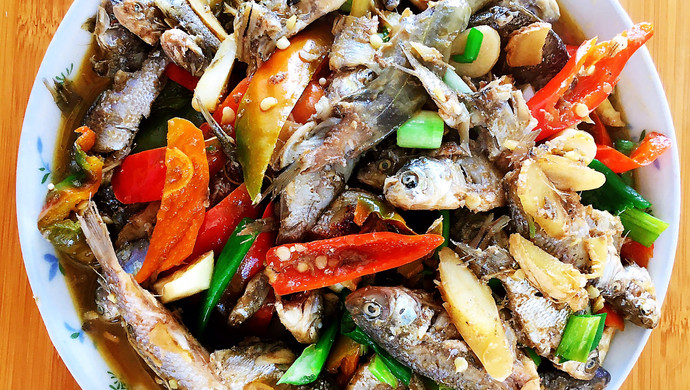 Hunan cuisine is a small fish in the northeast