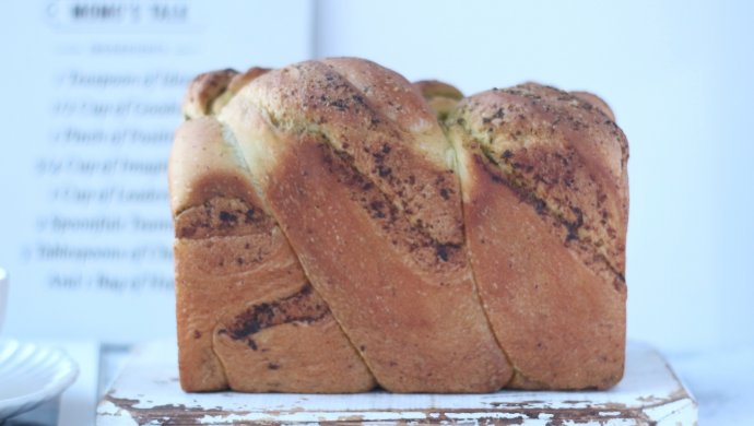 Pesto cheese braided toast