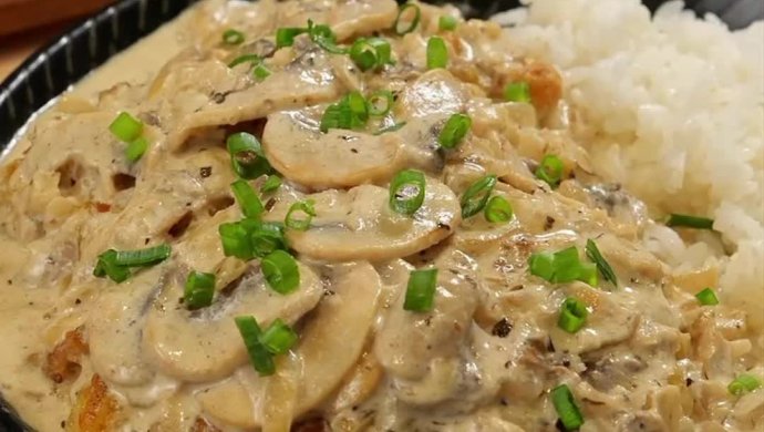 Help me! This bowl of black truffle cream chicken leg rice is directly crying!