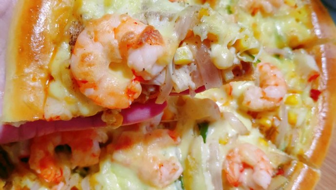 Seafood assorted pizza