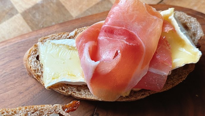 Brie cheese three to eat: Brie cheese ham