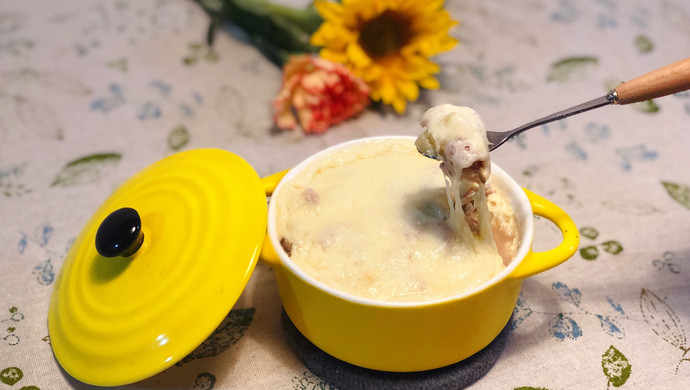 Baked potatoes with wild mushrooms