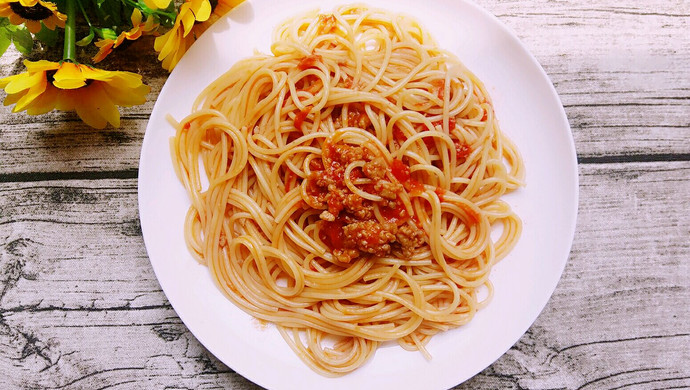 Pasta with tomato bolognese