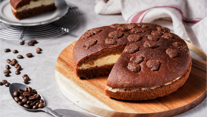 Authentic French cuisine: French cream sandwich cake