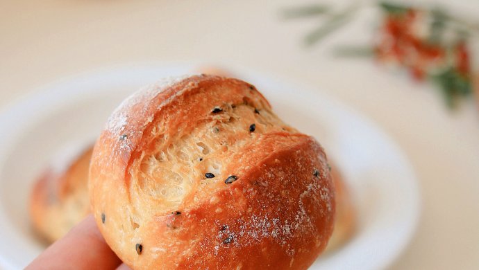 Black sesame French ball