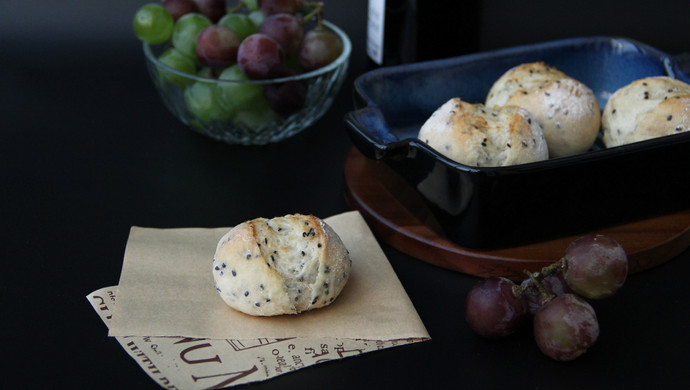 Black sesame French bun
