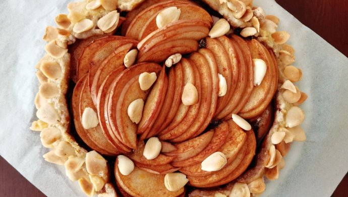 Cinnamon Apple Pomegranate Pie