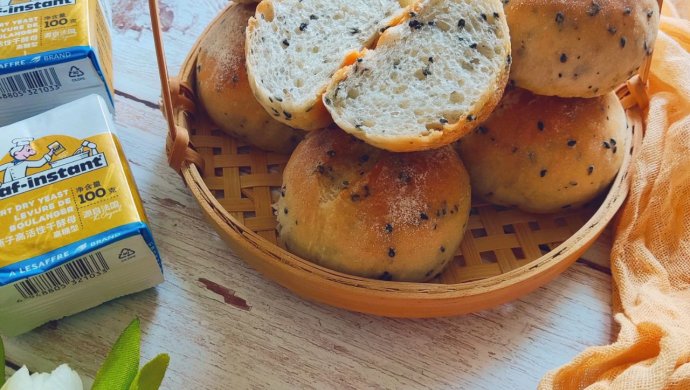 Black sesame French ball