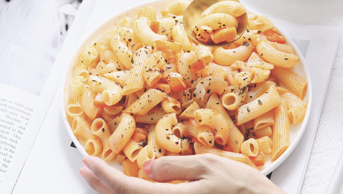 Macaroni with tomato sauce