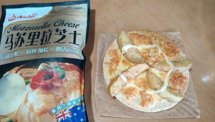 Potato wedge pizza