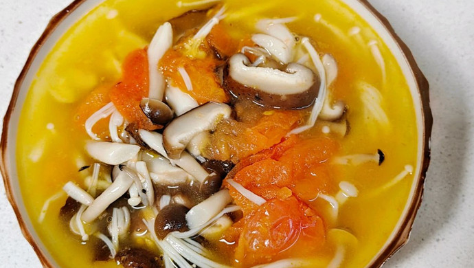 Tomato and mushroom soup