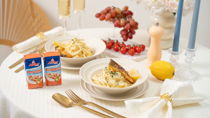 Garlic cream seafood pasta