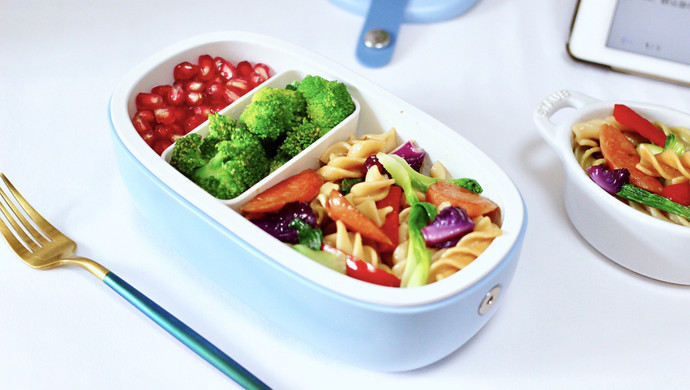 Ham sausage and vegetable stir-fry pasta bento