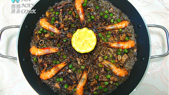 Paella with Spanish ink