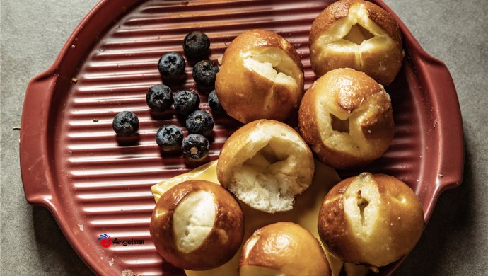 German Cheese Alkaline Water Globe Bread, 0 calories of sugar