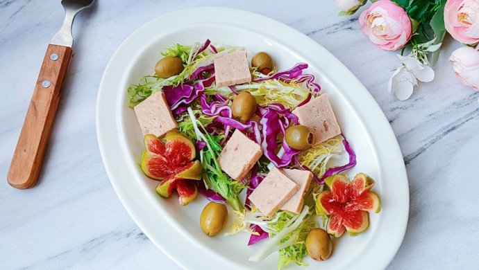 Spanish green olive salad