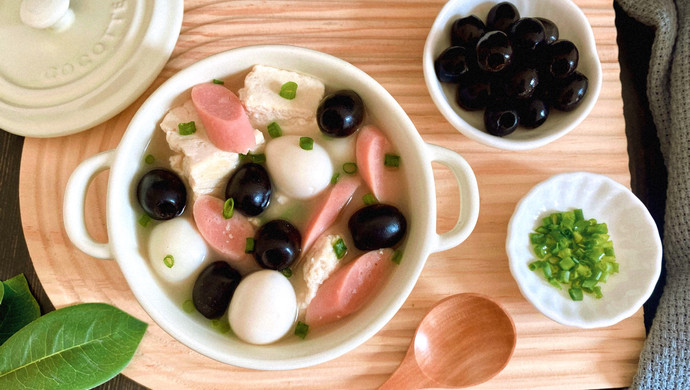 Spanish black olive stewed tofu