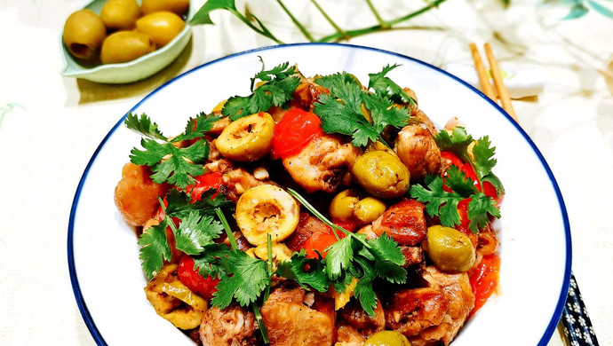 Spanish tomato and olive stewed chicken