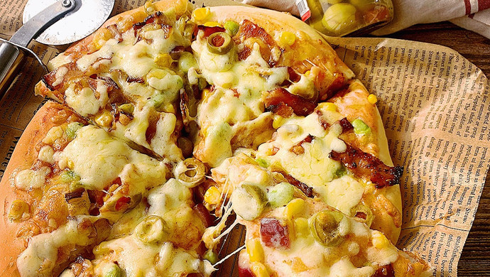 Bacon Spanish Olive Pizza